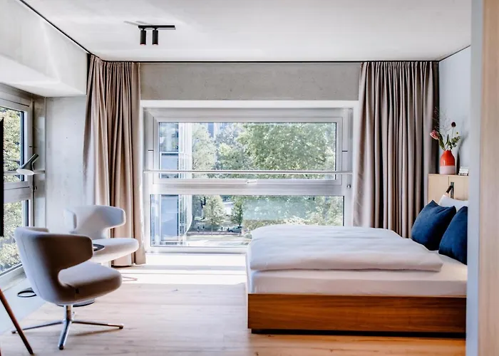 The Flag West M. Otel 4*