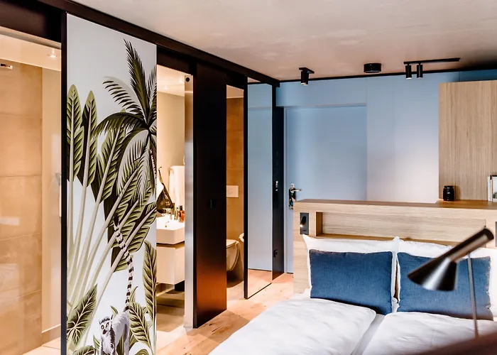 Otel The Flag West M. 4*