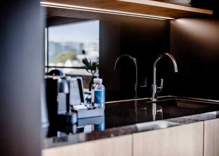 Ξενοδοχείο The Flag West M. 4*