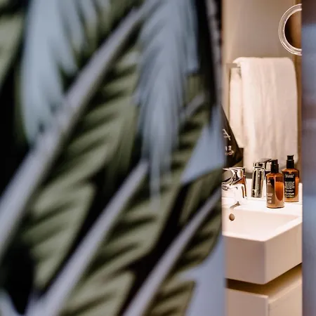 The Flag West M. מלון 4*