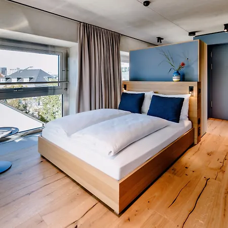 מלון The Flag West M.