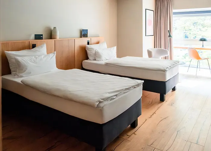 Hotel The Flag West M.