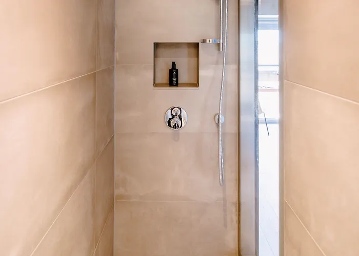 The Flag West M. 酒店 4*