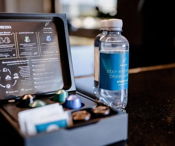 Hotel The Flag West M.